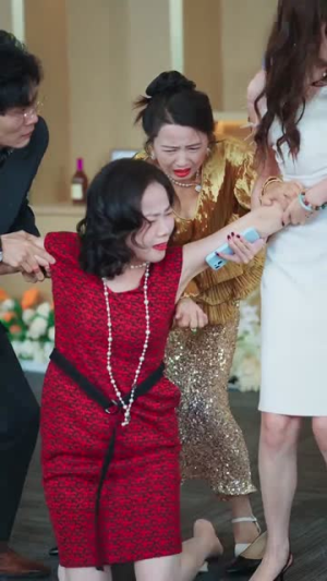 三个女儿把老妈宠翻天(34集) 三个女儿把老妈宠翻天(34集)热门短剧榜单