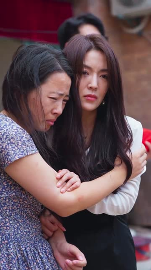 别碰我妈妈(35集) 别碰我妈妈(35集)热门短剧看不停