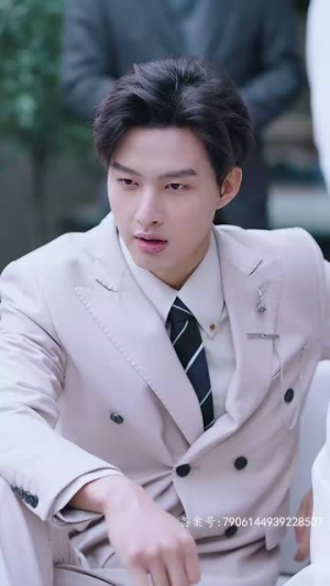 4.晚来揽星归(51集) 4.晚来揽星归(51集)短剧片段推荐