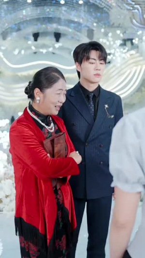 离婚后，哥哥们送我十个男模（三个哥哥送我十个男模）真的太好看了