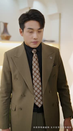 万丈深渊终见底(60集) 万丈深渊终见底(60集) 推荐你们也去看