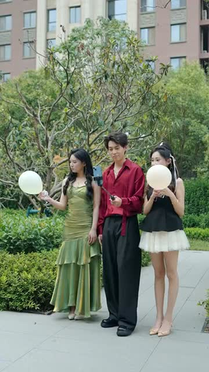 我一个小明星,搞点副业合理吧(82集) 我一个小明星,搞点副业合理吧(82集)短剧也太好看了