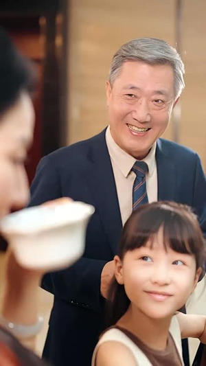 萌宝告状农民工爹地是战神 (60集) 看精彩短剧