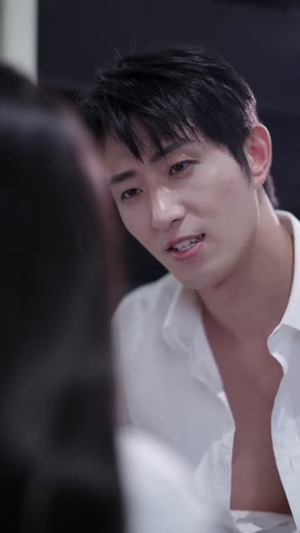 鸢尾盛开时恋她成瘾（20集）免费短剧看全集