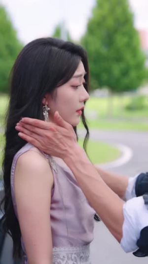 恋爱脑觉醒姐是独美的女王(67集) 恋爱脑觉醒姐是独美的女王(67集)好看的短剧