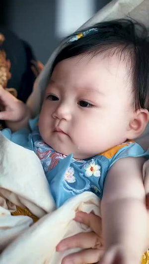 满朝文武吃大瓜公主崽崽被团宠(80集) 满朝文武吃大瓜公主崽崽被团宠(80集)热门短剧抢先