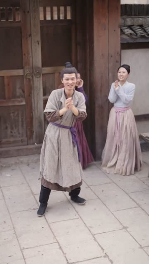 开局一间破草屋,我靠养娃系统致富(62集) 开局一间破草屋,我靠养娃系统致富(62集)热门短剧抢先